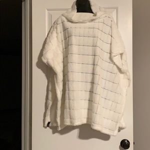 White poncho 100% polyester